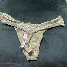 Load image into Gallery viewer, Worn Cute Thong x2 laces top..
